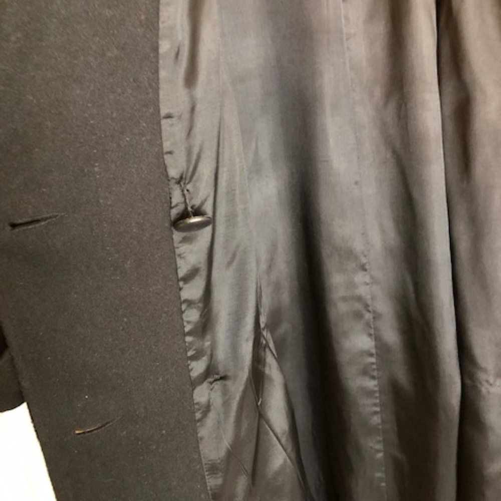 Woman’s Long Wool Coat – Vintage – Preowned - Picture 6 of 8